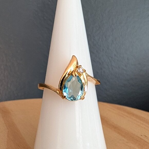 Jewelry - Aquamarine stone and faux diamond ring